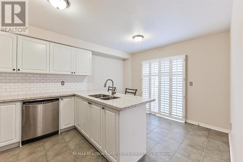 1106 Galesway Boulevard, Mississauga, ON - Indoor Photo Showing Kitchen With Double Sink