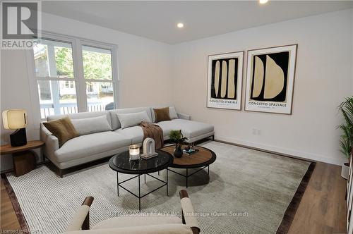 601 7Th St A E, Owen Sound, ON - Indoor Photo Showing Living Room