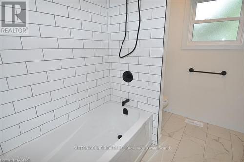 601 7Th St A E, Owen Sound, ON - Indoor Photo Showing Bathroom