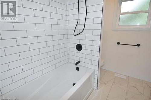 Second Floor New 4 piece Bathroom - 601 7Th St A E, Owen Sound, ON - Indoor Photo Showing Bathroom