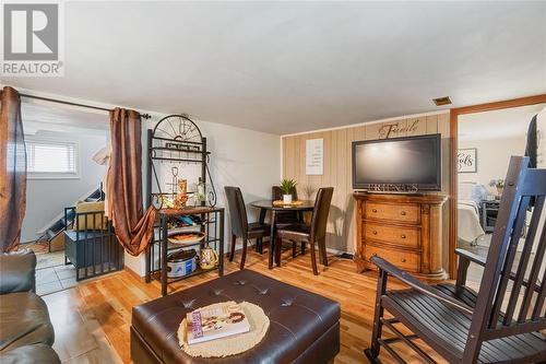 361 Devine Street, Sarnia, ON - Indoor Photo Showing Living Room