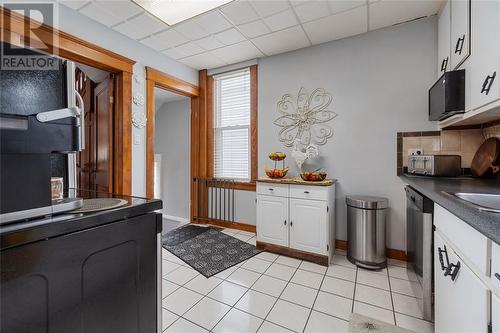 361 Devine Street, Sarnia, ON - Indoor Photo Showing Kitchen