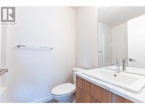 2345 Butt Road Unit# 215, West Kelowna, BC - Indoor Photo Showing Bathroom