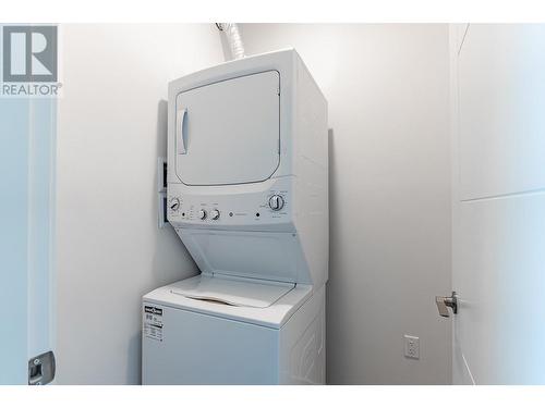 2345 Butt Road Unit# 215, West Kelowna, BC - Indoor Photo Showing Laundry Room