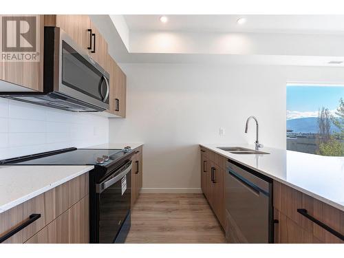 2345 Butt Road Unit# 215, West Kelowna, BC - Indoor Photo Showing Kitchen With Stainless Steel Kitchen With Double Sink With Upgraded Kitchen