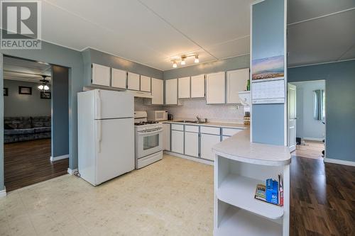 7443 S Kelly Road, Prince George, BC - Indoor Photo Showing Kitchen