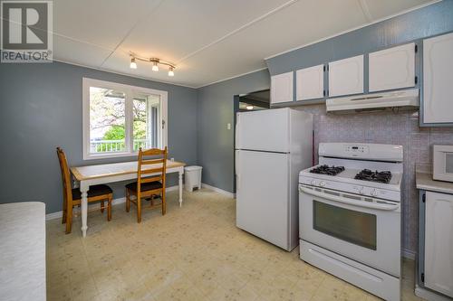 7443 S Kelly Road, Prince George, BC - Indoor Photo Showing Kitchen