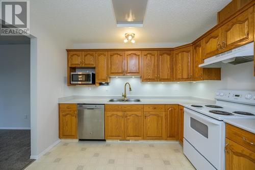 725 Carney Street, Prince George, BC - Indoor Photo Showing Kitchen With Double Sink