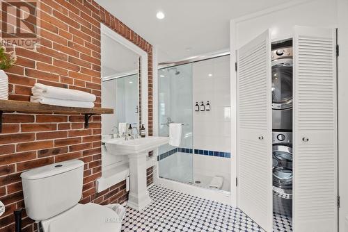 7823 Bickle Hill Road, Hamilton Township, ON - Indoor Photo Showing Bathroom