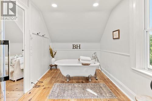 7823 Bickle Hill Road, Hamilton Township, ON - Indoor Photo Showing Bathroom