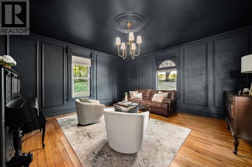 7823 Bickle Hill Road, Hamilton Township, ON - Indoor Photo Showing Living Room