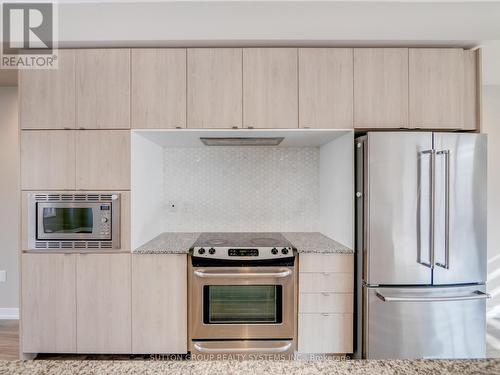 3165 Ernest Appelbe Boulevard, Oakville, ON - Indoor Photo Showing Kitchen