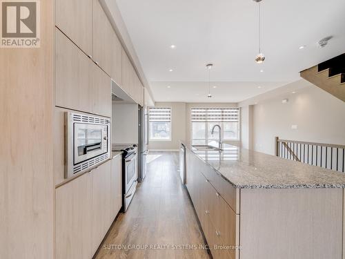 3165 Ernest Appelbe Boulevard, Oakville, ON - Indoor Photo Showing Kitchen With Upgraded Kitchen