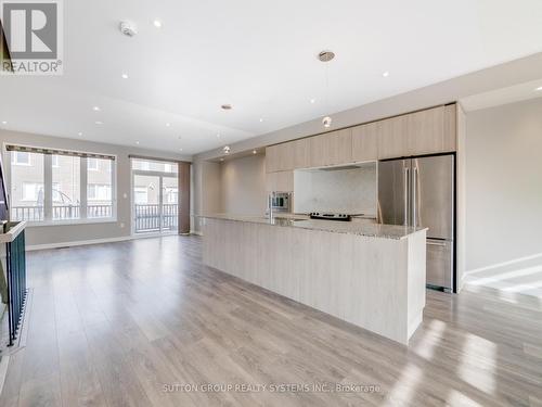 3165 Ernest Appelbe Boulevard, Oakville, ON - Indoor Photo Showing Kitchen With Upgraded Kitchen