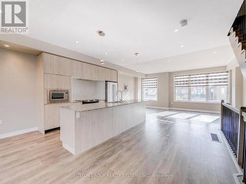 3165 Ernest Appelbe Boulevard, Oakville, ON - Indoor Photo Showing Kitchen