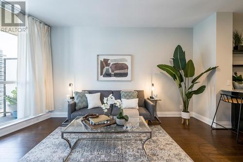 1506 - 530 St. Clair Avenue W, Toronto, ON - Indoor Photo Showing Living Room