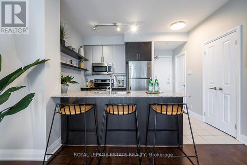 1506 - 530 St. Clair Avenue W, Toronto, ON - Indoor Photo Showing Kitchen