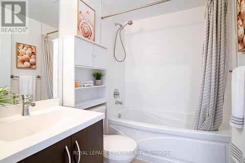 1506 - 530 St. Clair Avenue W, Toronto, ON - Indoor Photo Showing Bathroom