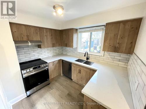 50 Monkswood (Upper) Crescent, Newmarket, ON - Indoor Photo Showing Kitchen With Double Sink