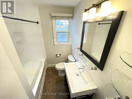 50 Monkswood (Upper) Crescent, Newmarket, ON - Indoor Photo Showing Bathroom