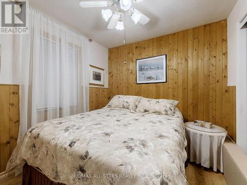 99 Sibbald Crescent, Georgina, ON - Indoor Photo Showing Bedroom