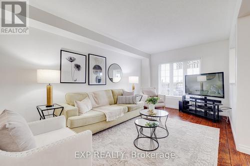 3466 Angel Pass Drive, Mississauga, ON - Indoor Photo Showing Living Room