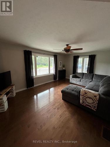 2008 Connaught Road, Timmins, ON - Indoor Photo Showing Living Room