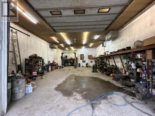 2008 Connaught Road, Timmins, ON - Indoor Photo Showing Garage