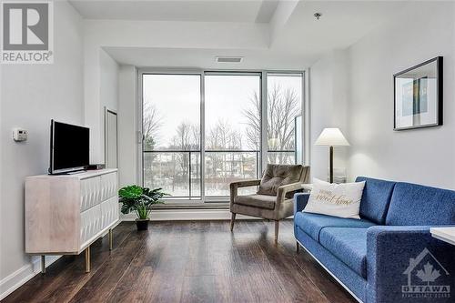 150 Rossignol Drive Unit#426, Ottawa, ON - Indoor Photo Showing Living Room