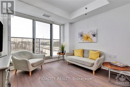 424 - 150 Rossignol Drive, Ottawa, ON - Indoor Photo Showing Living Room