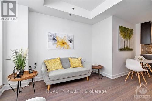 424 - 150 Rossignol Drive, Ottawa, ON - Indoor Photo Showing Living Room