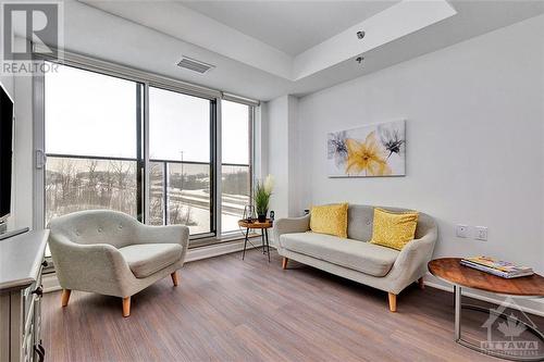 150 Rossignol Drive Unit#424, Ottawa, ON - Indoor Photo Showing Living Room