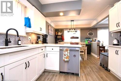 3 Pleasant Avenue, Hamilton, ON - Indoor Photo Showing Kitchen