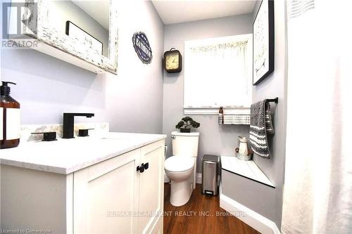 3 Pleasant Avenue, Hamilton, ON - Indoor Photo Showing Bathroom