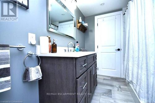 3 Pleasant Avenue, Hamilton, ON - Indoor Photo Showing Bathroom