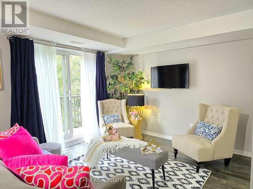 C - 235 Rachel Crescent, Kitchener, ON - Indoor Photo Showing Living Room