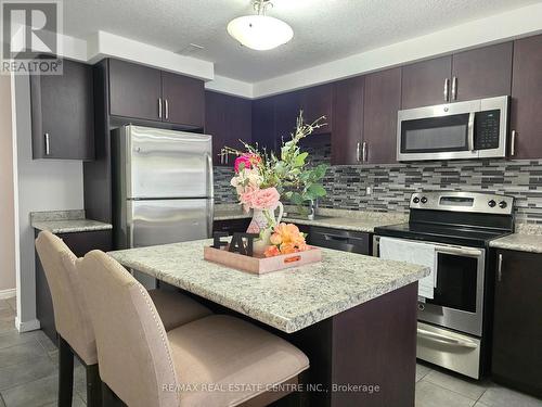 C - 235 Rachel Crescent, Kitchener, ON - Indoor Photo Showing Kitchen With Upgraded Kitchen