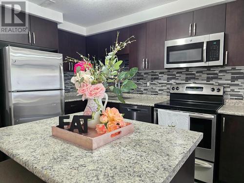 C - 235 Rachel Crescent, Kitchener, ON - Indoor Photo Showing Kitchen With Upgraded Kitchen