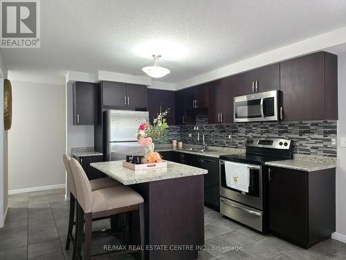 C - 235 Rachel Crescent, Kitchener, ON - Indoor Photo Showing Kitchen With Upgraded Kitchen