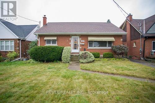 327 Erie Avenue, Brantford, ON - Outdoor