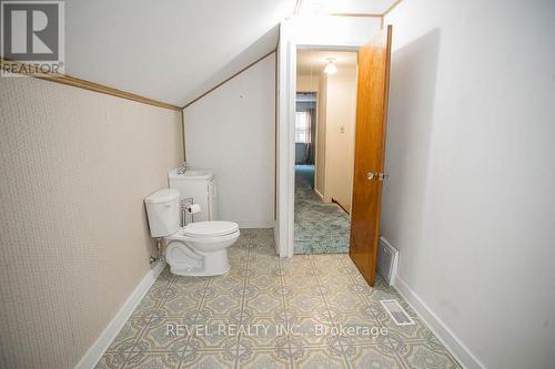 327 Erie Avenue, Brantford, ON - Indoor Photo Showing Bathroom