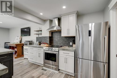 1258 Dwight Beach Road, Lake Of Bays, ON - Indoor Photo Showing Kitchen With Upgraded Kitchen