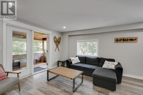 1258 Dwight Beach Road, Lake Of Bays, ON - Indoor Photo Showing Living Room