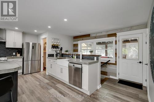 1258 Dwight Beach Road, Lake Of Bays, ON - Indoor Photo Showing Kitchen