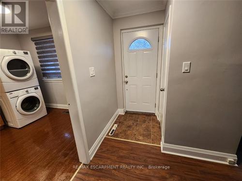 99 Wise Crescent, Hamilton, ON - Indoor Photo Showing Laundry Room