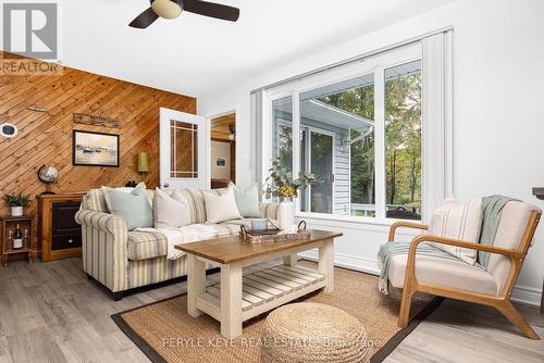 760 Riverlea Road, Huntsville, ON - Indoor Photo Showing Living Room