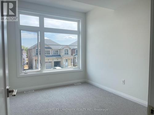 4 Cherry Blossom Heights, Hamilton, ON - Indoor Photo Showing Other Room