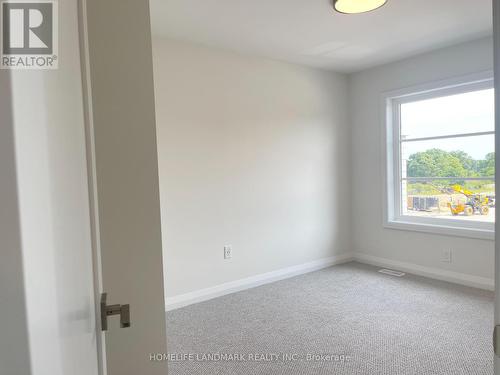 4 Cherry Blossom Heights, Hamilton, ON - Indoor Photo Showing Other Room