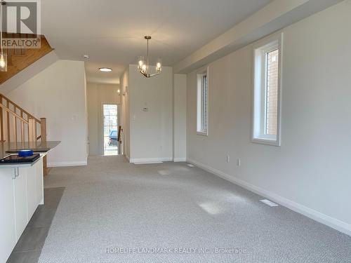 4 Cherry Blossom Heights, Hamilton, ON - Indoor Photo Showing Other Room