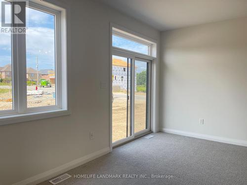 4 Cherry Blossom Heights, Hamilton, ON - Indoor Photo Showing Other Room